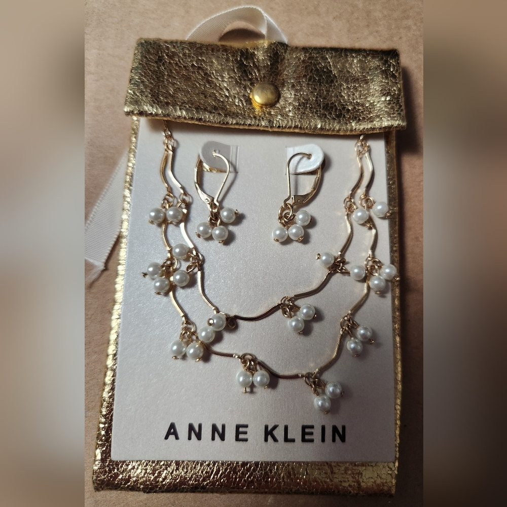 ANNE KLEIN, GOLD WITH WHITE SMALL PEARLS NECKLACE-EARRINGS SET, GOLD POUCH - Picture 2 of 3